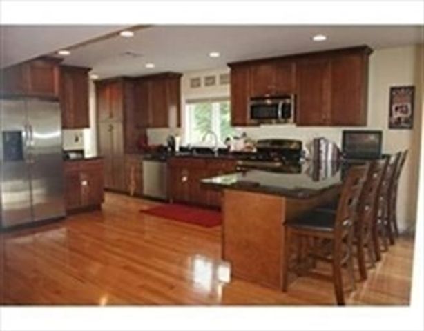 11 Oak St -, Watertown, MA 02472