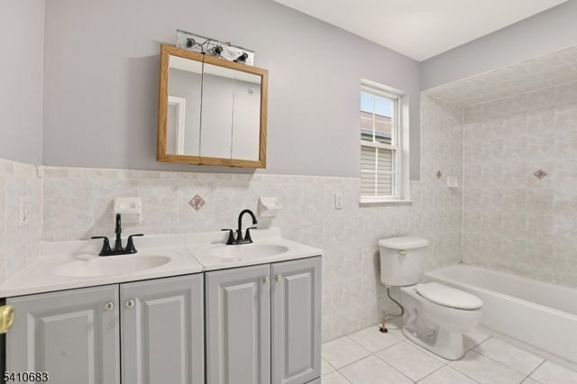 215 Hillside Ave, Newark City, NJ 07108