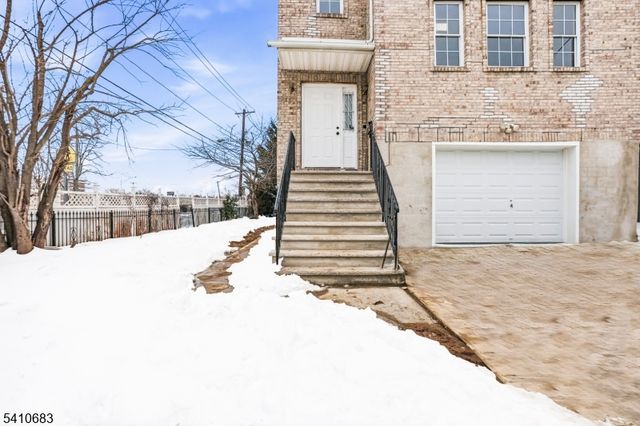 215 Hillside Ave, Newark City, NJ 07108