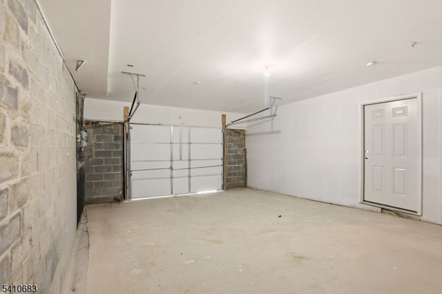 215 Hillside Ave, Newark City, NJ 07108