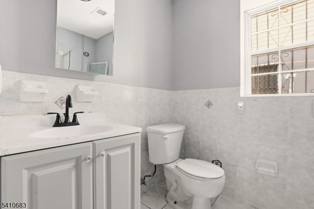 215 Hillside Ave, Newark City, NJ 07108