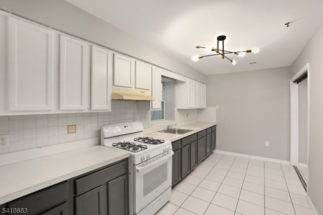 215 Hillside Ave, Newark City, NJ 07108