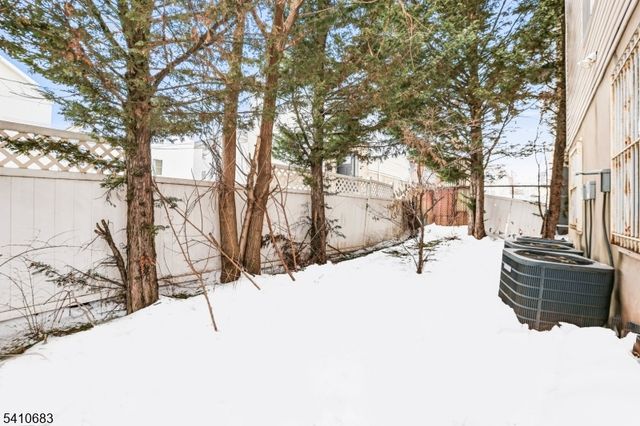 215 Hillside Ave, Newark City, NJ 07108