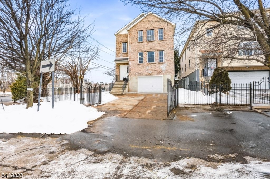 215 Hillside Ave, Newark City, NJ 07108