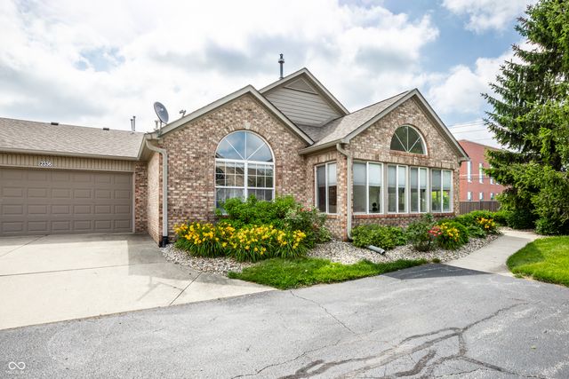 2336 Steeple Chase, Shelbyville, IN 46176