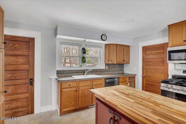 37 Hamilton Avenue, Troy, NY 12180