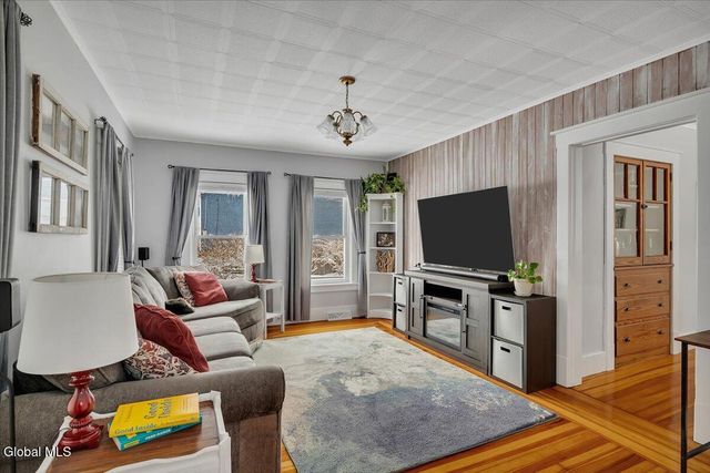 37 Hamilton Avenue, Troy, NY 12180