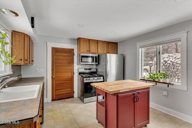 37 Hamilton Avenue, Troy, NY 12180