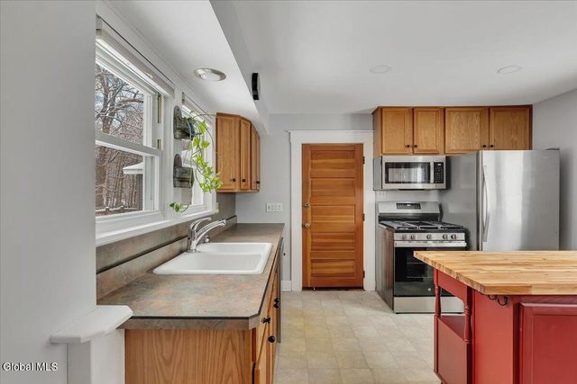 37 Hamilton Avenue, Troy, NY 12180