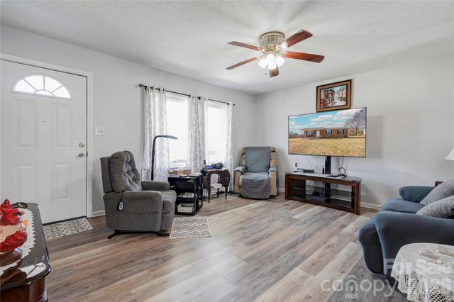 425 Farmview Drive, Gastonia, NC 28056