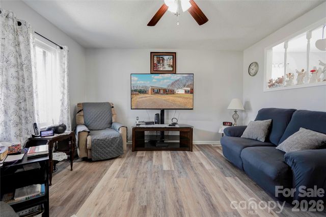 425 Farmview Drive, Gastonia, NC 28056