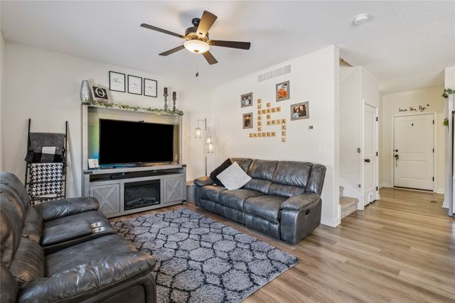 1206 E 28th Street, Norwalk, IA 50211