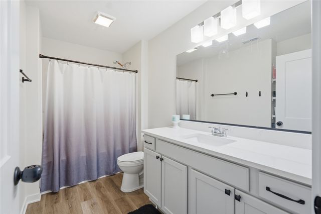 1206 E 28th Street, Norwalk, IA 50211