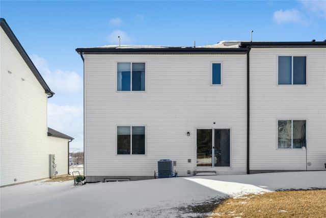 1206 E 28th Street, Norwalk, IA 50211