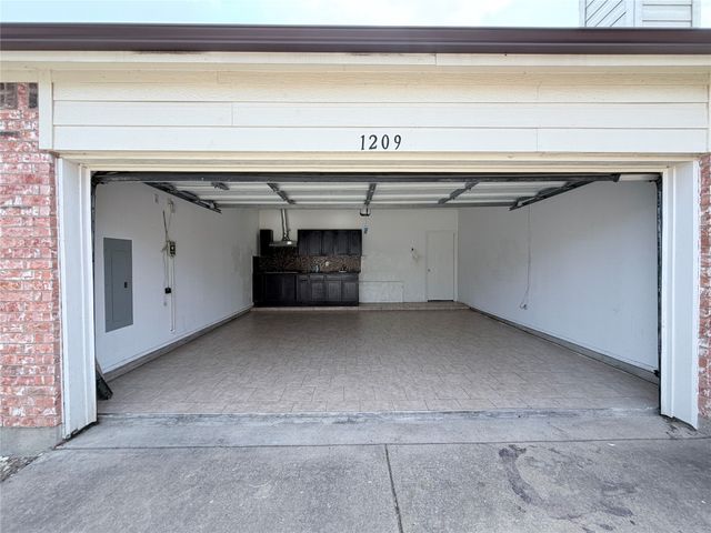 1209 Crabtree Street, Garland, TX 75040