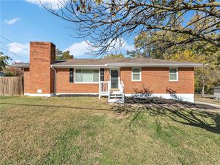 700 E GUDGELL Street, Independence, MO 64055