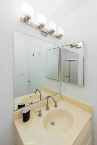 7135 Firmament 25, Van Nuys, CA 91406