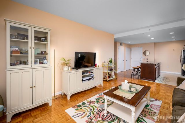 110 Somerset Street 2103, New Brunswick, NJ 08901