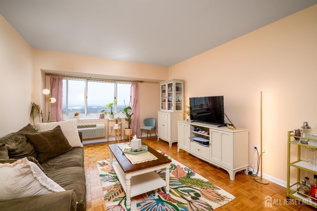 110 Somerset Street 2103, New Brunswick, NJ 08901