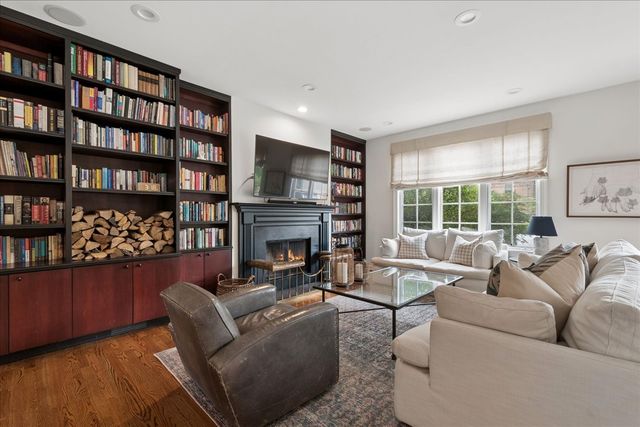 9550 Central Park Avenue, Evanston, IL 60203