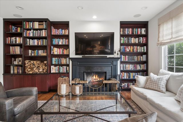 9550 Central Park Avenue, Evanston, IL 60203