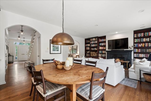 9550 Central Park Avenue, Evanston, IL 60203