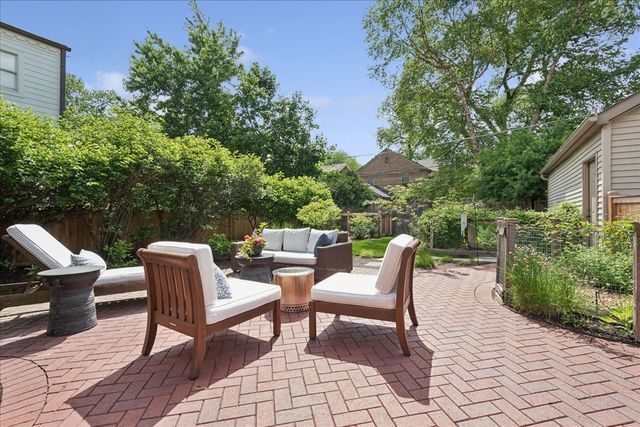 9550 Central Park Avenue, Evanston, IL 60203