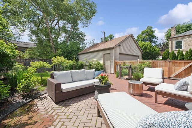 9550 Central Park Avenue, Evanston, IL 60203