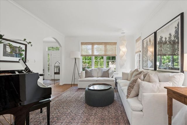 9550 Central Park Avenue, Evanston, IL 60203