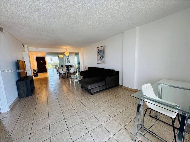 3660 NE 166th St 812, North Miami Beach, FL 33160