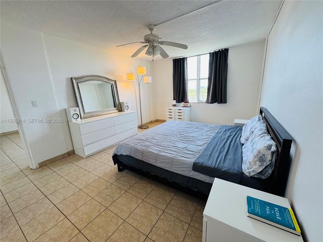 3660 NE 166th St 812, North Miami Beach, FL 33160