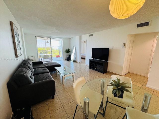 3660 NE 166th St 812, North Miami Beach, FL 33160
