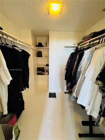 3660 NE 166th St 812, North Miami Beach, FL 33160