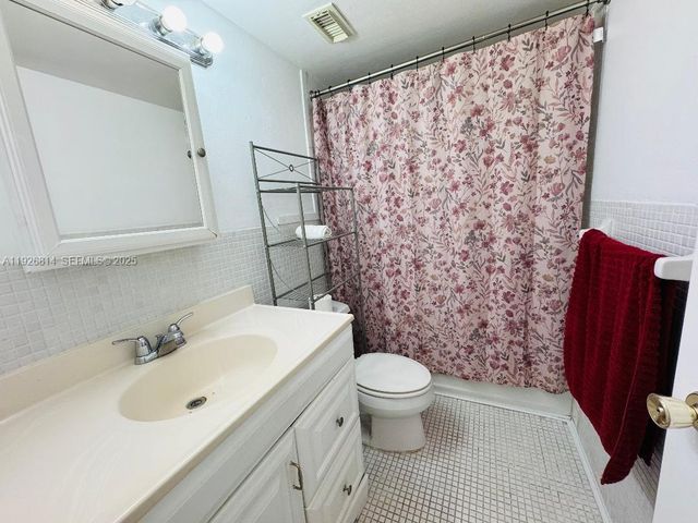 3660 NE 166th St 812, North Miami Beach, FL 33160