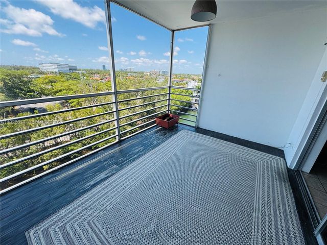 3660 NE 166th St 812, North Miami Beach, FL 33160