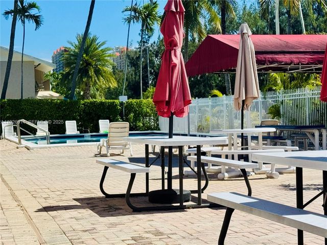 3660 NE 166th St 812, North Miami Beach, FL 33160