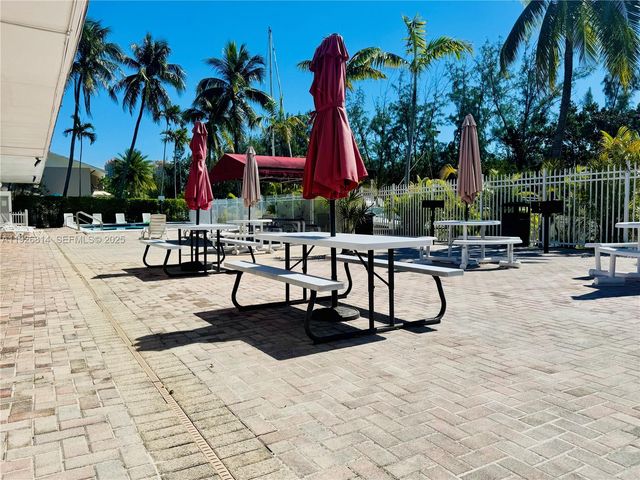3660 NE 166th St 812, North Miami Beach, FL 33160
