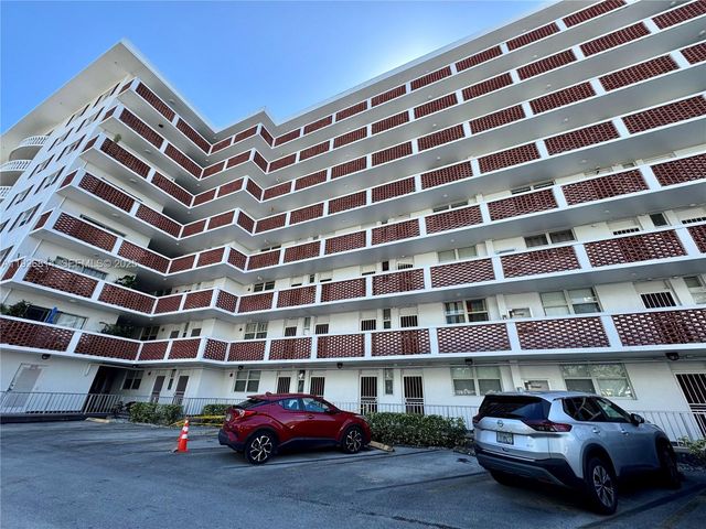 3660 NE 166th St 812, North Miami Beach, FL 33160