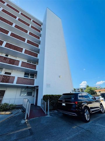 3660 NE 166th St 812, North Miami Beach, FL 33160