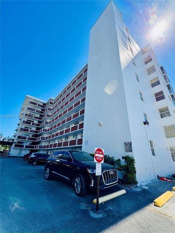 3660 NE 166th St 812, North Miami Beach, FL 33160