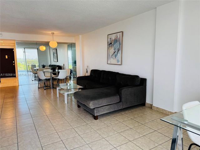 3660 NE 166th St 812, North Miami Beach, FL 33160