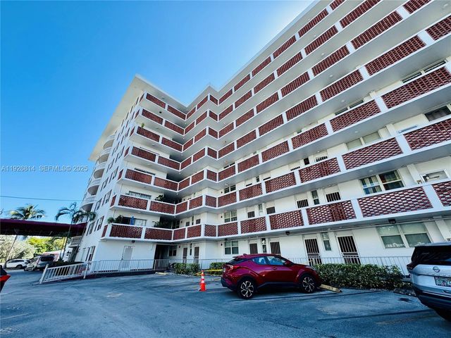 3660 NE 166th St 812, North Miami Beach, FL 33160