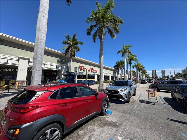 3660 NE 166th St 812, North Miami Beach, FL 33160