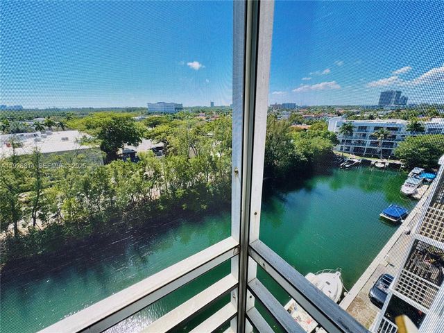 3660 NE 166th St 812, North Miami Beach, FL 33160