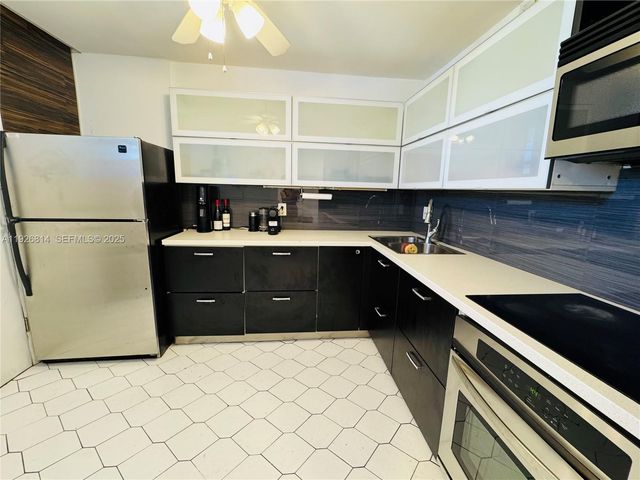 3660 NE 166th St 812, North Miami Beach, FL 33160