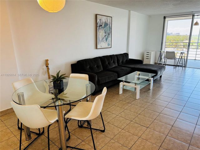 3660 NE 166th St 812, North Miami Beach, FL 33160