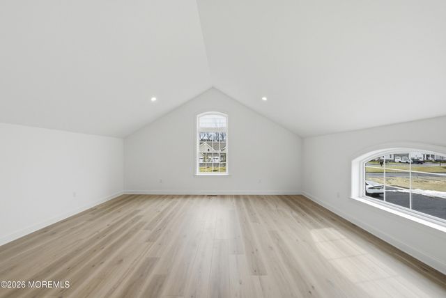 18 Remington Court, Farmingdale, NJ 07727