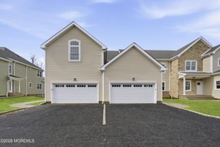 18 Remington Court, Farmingdale, NJ 07727