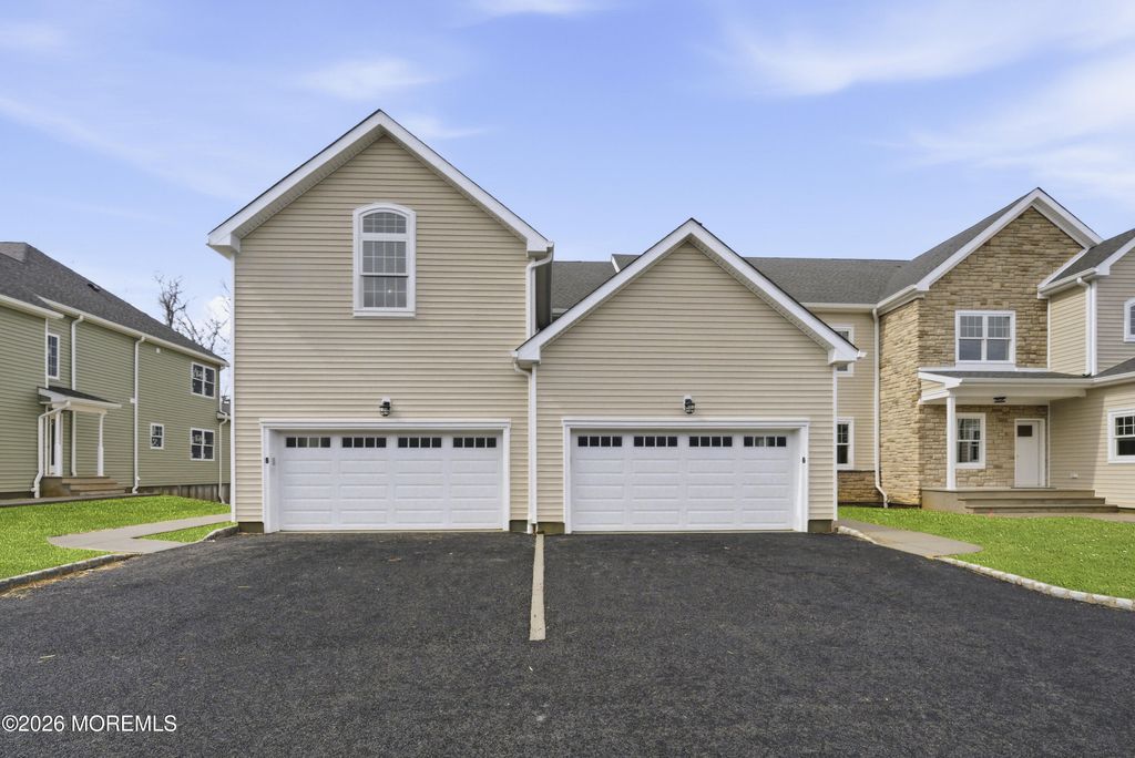 18 Remington Court, Farmingdale, NJ 07727