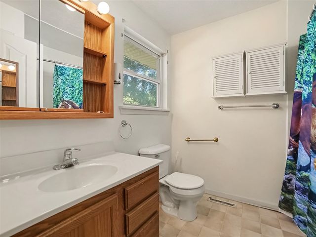 1211 Woodcrest Street, Muskegon, MI 49442